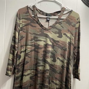 Mid sleeve camouflage shirt